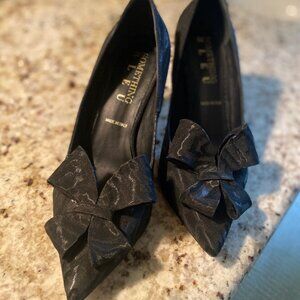 Elegant black dress shoes by Something Bleu, size 6.5